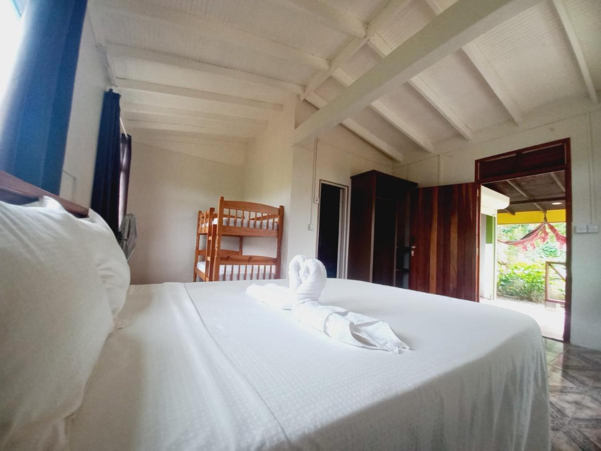 Serenity Lodges Dominica Marigot 외부 사진