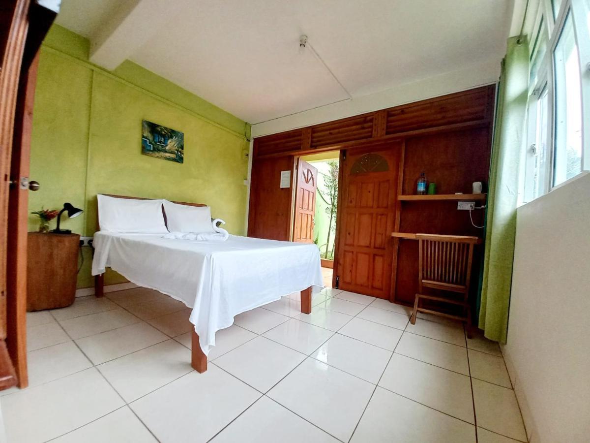 Serenity Lodges Dominica Marigot 외부 사진