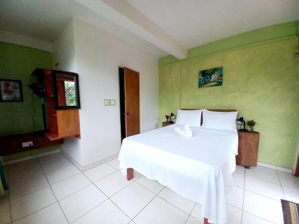 Serenity Lodges Dominica Marigot 외부 사진