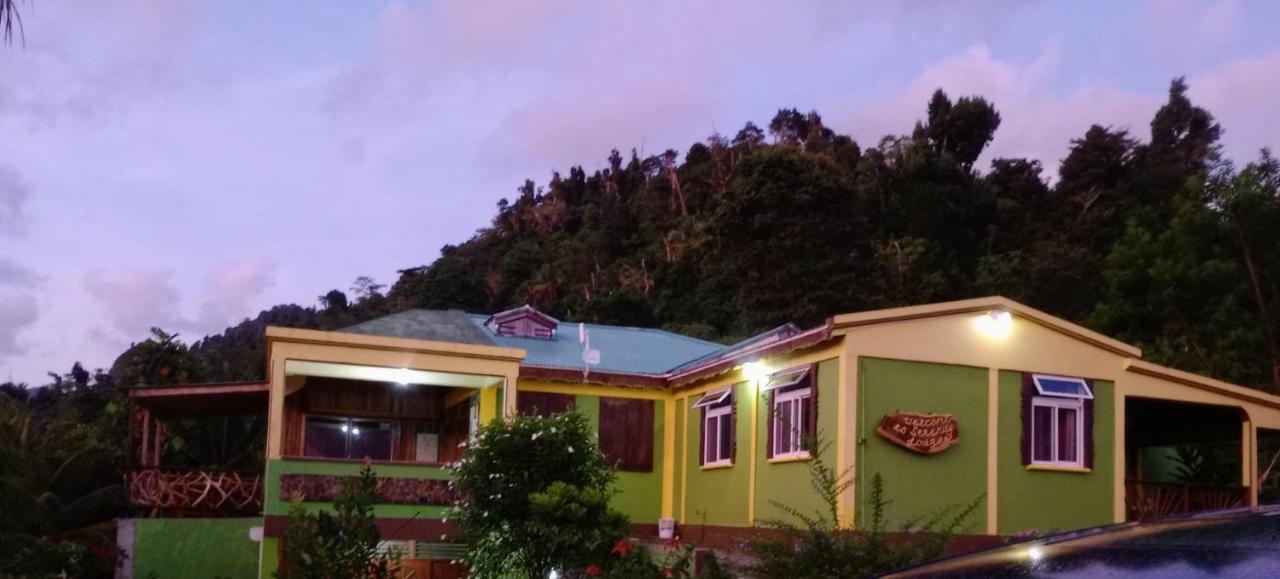 Serenity Lodges Dominica Marigot 외부 사진