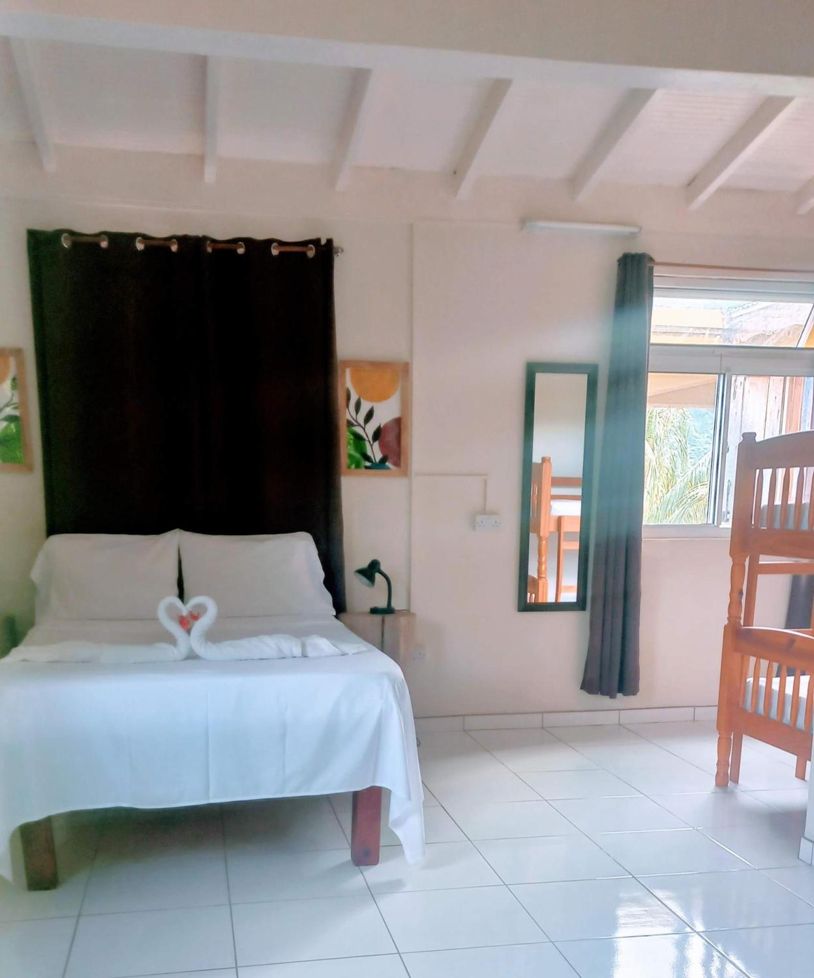 Serenity Lodges Dominica Marigot 외부 사진