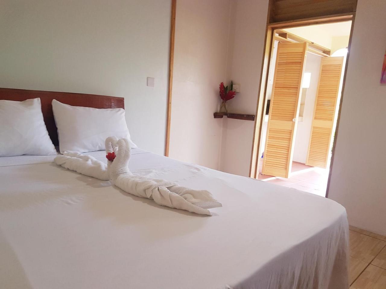 Serenity Lodges Dominica Marigot 외부 사진